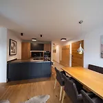 Lakeside Luxury Apartamento