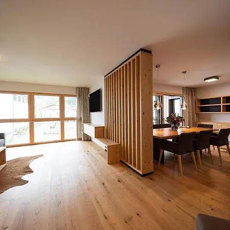 Lakeside Luxury * 滨湖采尔