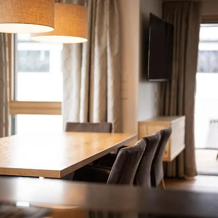 Lakeside Luxury Apartment *