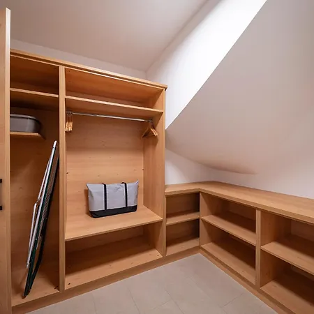 Lakeside Luxury 公寓