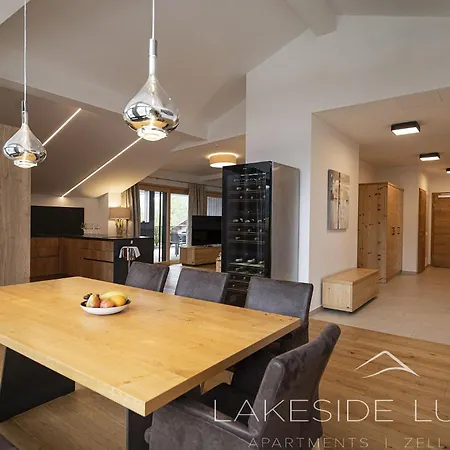 Lakeside Luxury 滨湖采尔