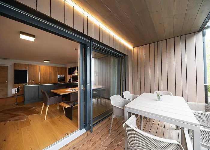 Lakeside Luxury * 滨湖采尔