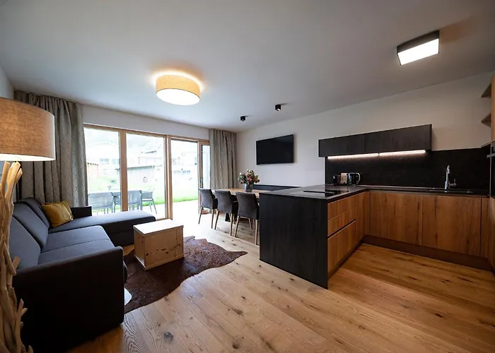 Lakeside Luxury Apartment *