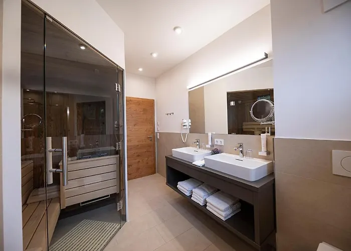 Lakeside Luxury * 滨湖采尔