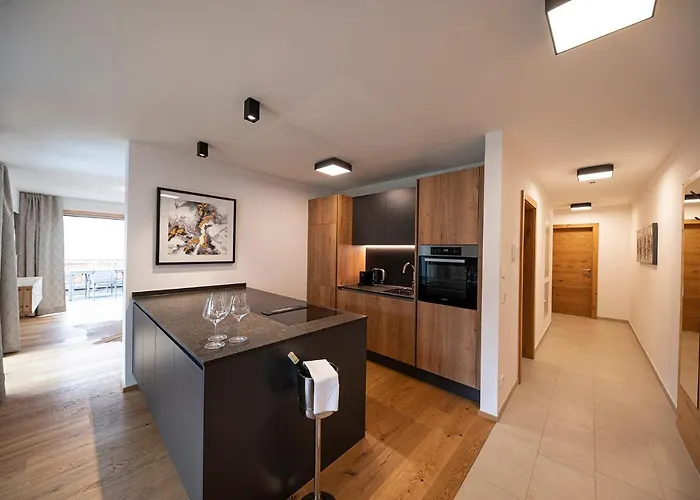 Lakeside Luxury 滨湖采尔