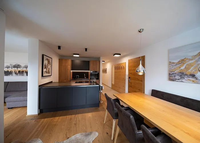 Lakeside Luxury 公寓