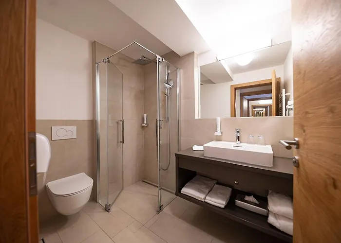 Lakeside Luxury * 滨湖采尔