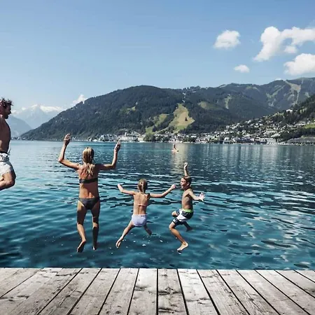 Lakeside Luxury Τσελ αμ Ζέε