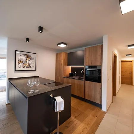 Lakeside Luxury Τσελ αμ Ζέε