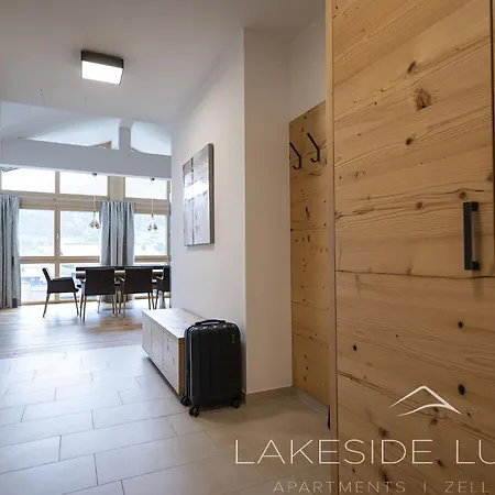 Lakeside Luxury Τσελ αμ Ζέε