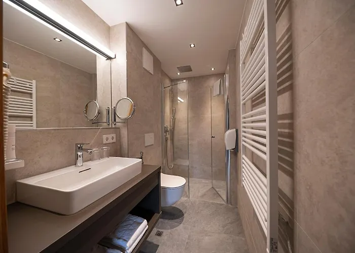 Lakeside Luxury 아파트