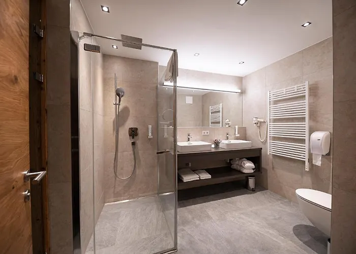 Lakeside Luxury 아파트